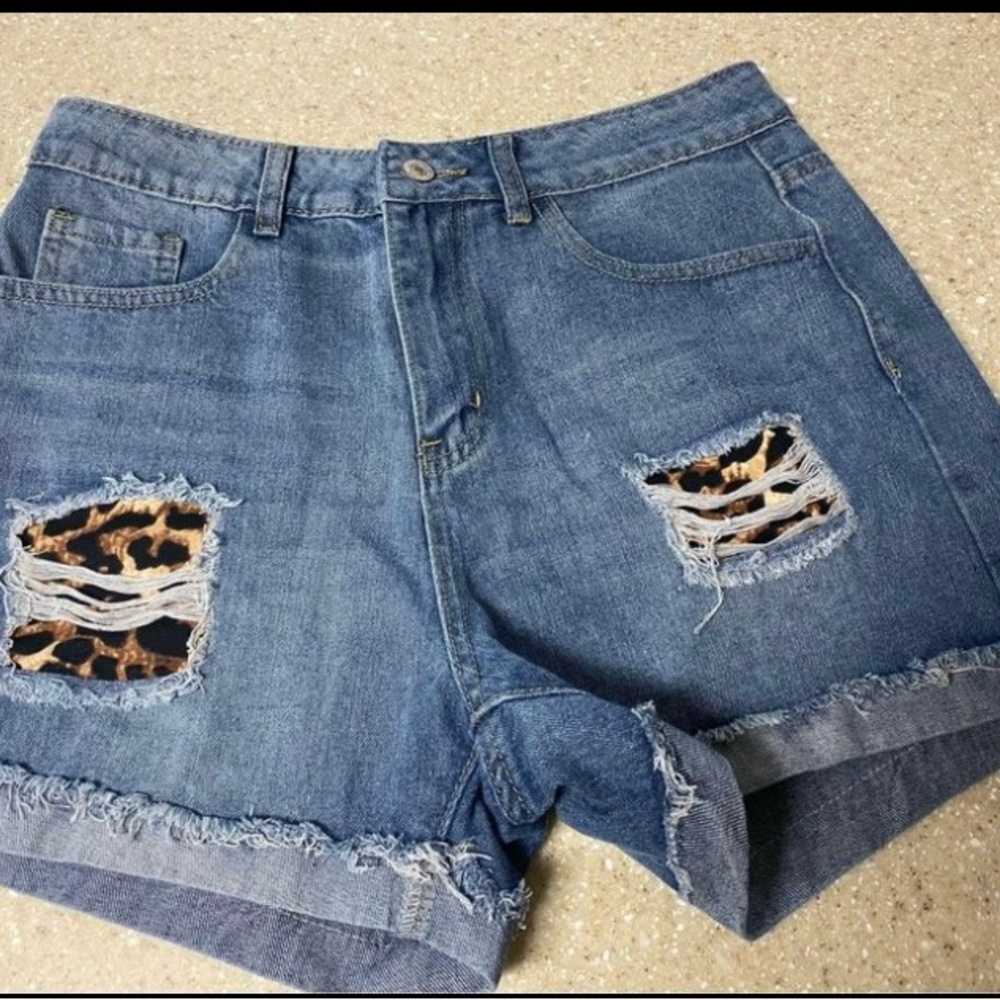 Ladies Medium or 6/8 Jean Shorts